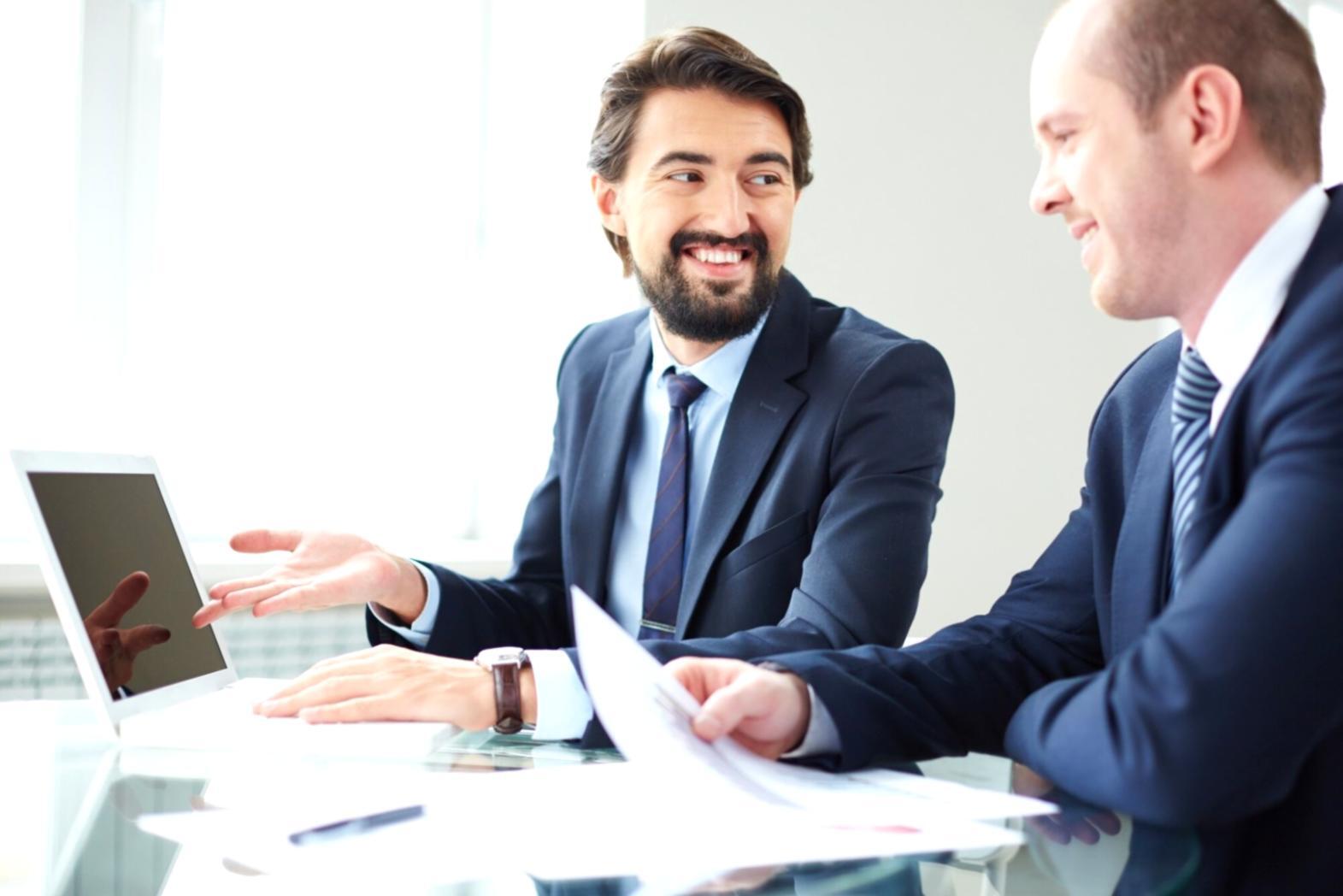Tableaux de bord financiers et outils d'analyse budgétaire sur écran