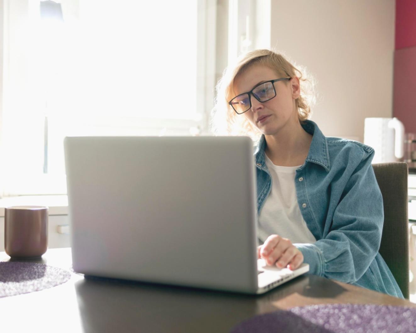 Analyse approfondie de tableaux de bord financiers par une experte